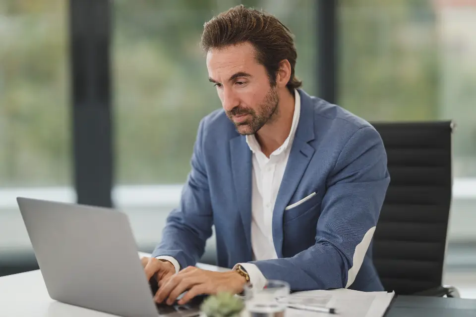 Ontslag nemen in de techniek: hoe pak je dat aan? aan het werk in een technische omgeving