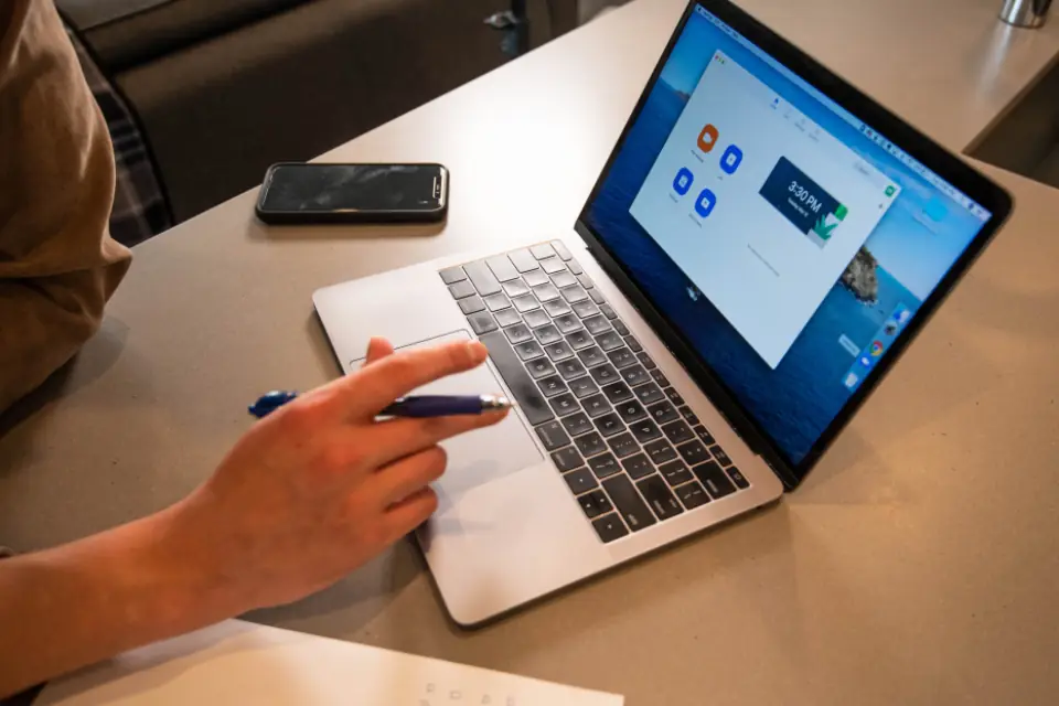 Cv maken voor een technische baan: voorbeeld en tips aan het werk in een technische omgeving