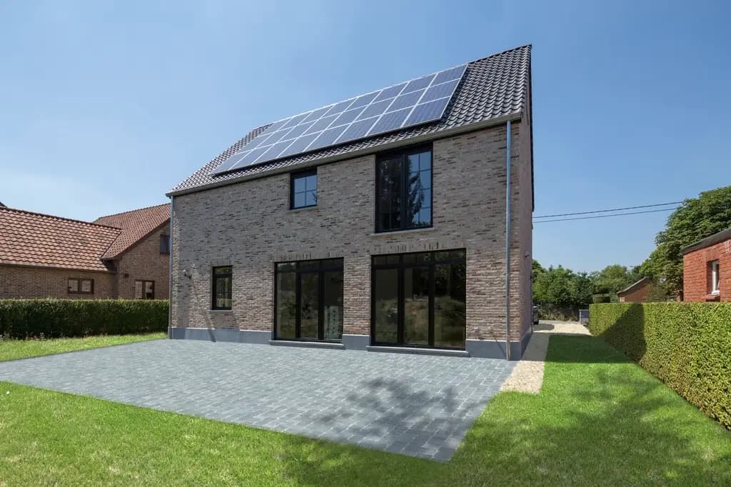 Salarisindicatie voor een zonnepanelenmonteur in de techniek