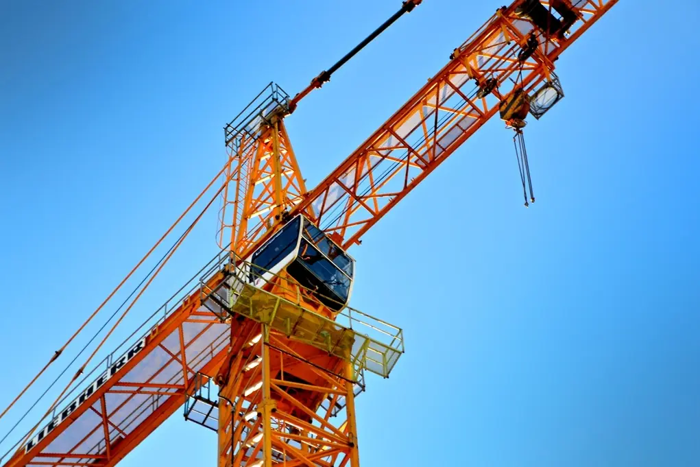 Onwerkbaar weer in de bouw: vorstverlet, loon en WW aan het werk in een technische omgeving