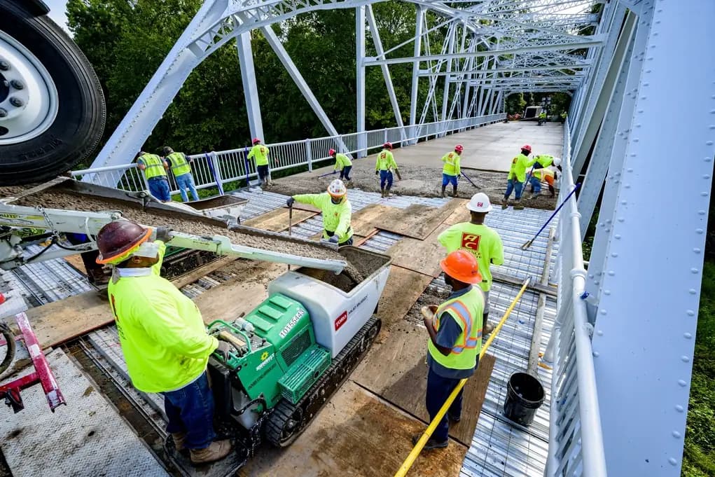 Salarisindicatie voor een CAO Bouw & Infra 2026: loon en salarisschalen in de techniek